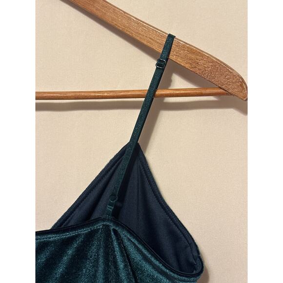 LULUS Dress M Velvet Kelly Green Faux Wrap Holiday Cocktail Fairy Goth - Picture 4 of 12